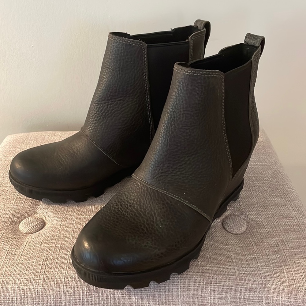 Sorel Wedge Boot size 7.5 Dark Charcoal